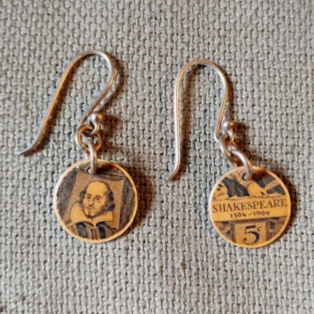 Vintage tiny Shakespeare drop earrings